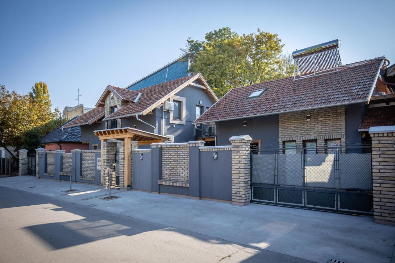 Gray Brick Appartement Subotica Buitenkant foto