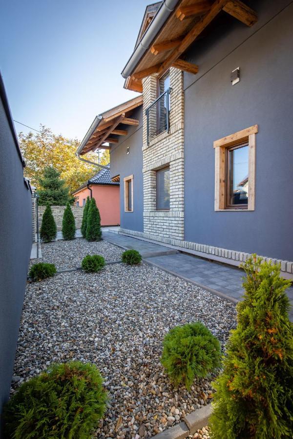 Gray Brick Appartement Subotica Buitenkant foto